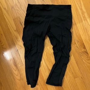 Lululemon cropped black leggings, size 6